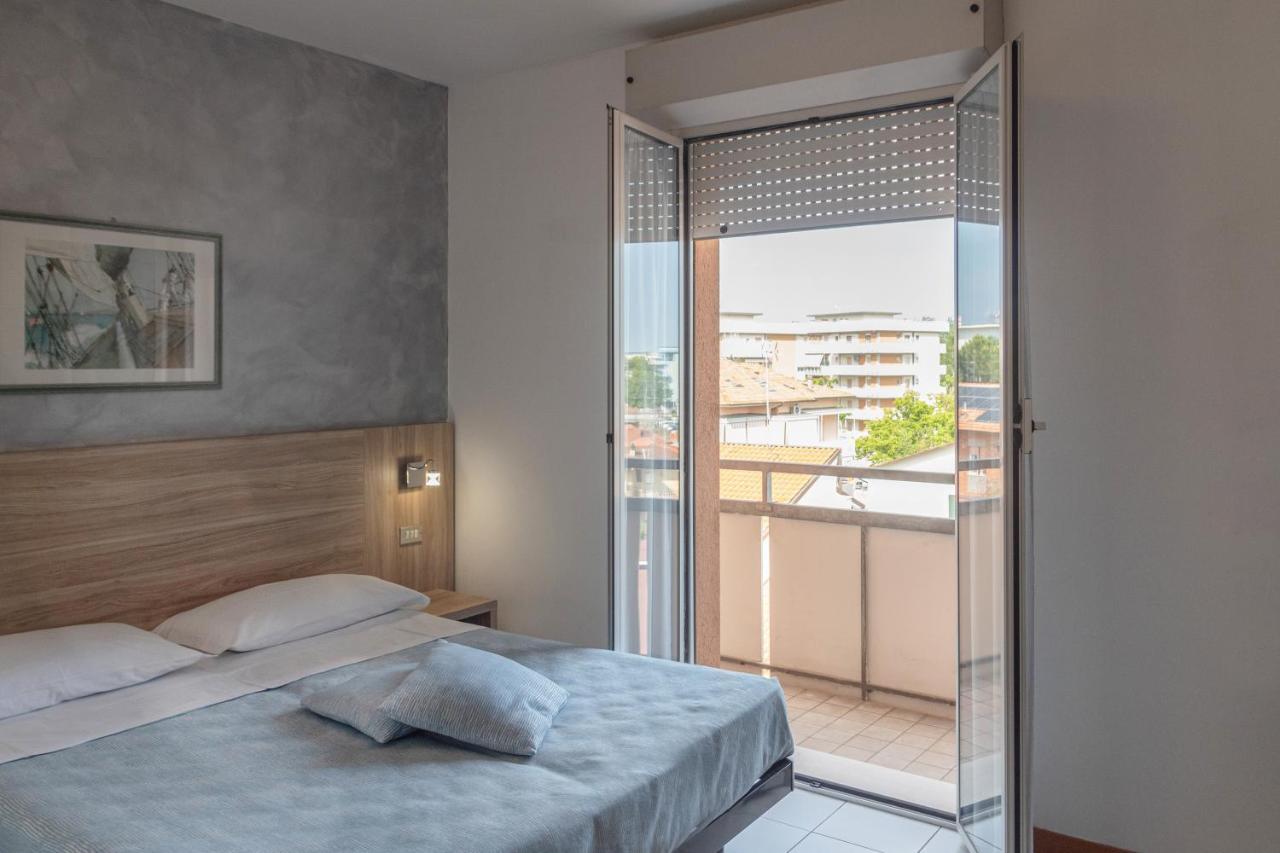 Hotel Boston Cesenatico Exterior photo